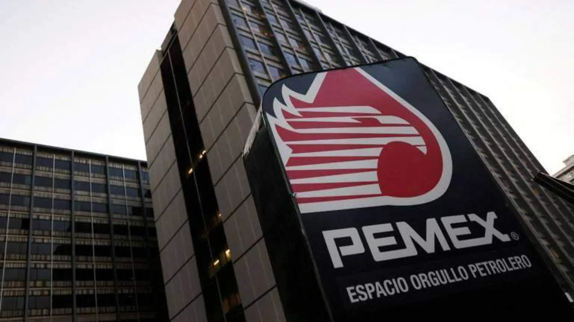 Para proteger a Pemex, bloquean reglas sobre quema de gas natural